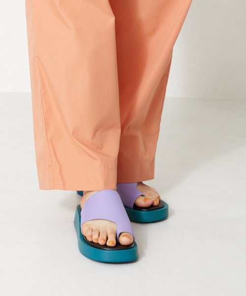  SLIPPER / トングサンダル With asymmetrical rhinestones thick thong sandals slippers