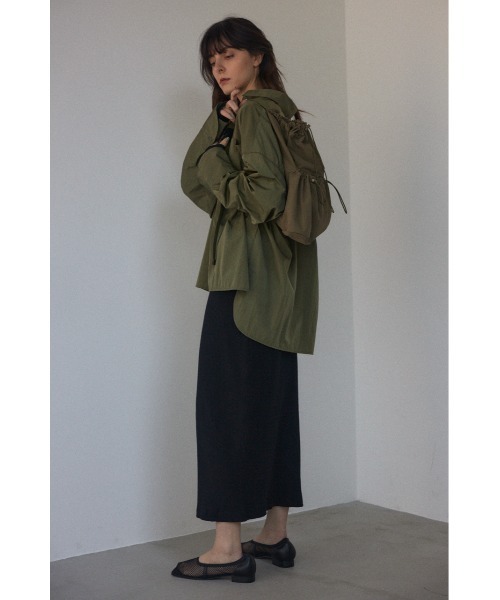 BLACK BY MOUSSY（ブラックバイマウジー）の「nylon taffeta big shirt（ナイロンタフタビックシャツ）（シャツ/ブラウス・レディース・ホワイト/ブラック/カーキ・FREE）」の17枚目の写真