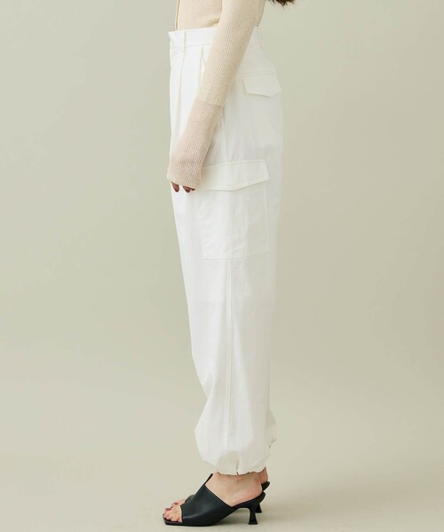 STUDIOUS（ステュディオス）の「【STUDIOUS/ステュディオス】コットンタイプライターカーゴパンツ〈洗える〉（カーゴパンツ・レディース・ホワイト/ブラック・1/2）」の21枚目の写真