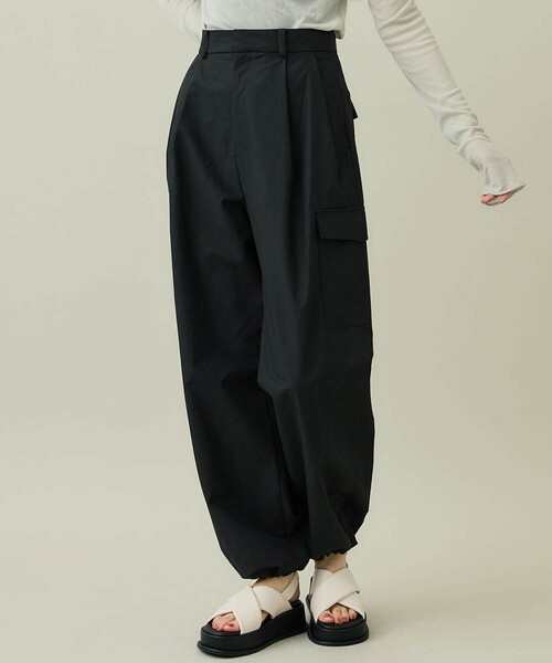 STUDIOUS（ステュディオス）の「【STUDIOUS/ステュディオス】コットンタイプライターカーゴパンツ〈洗える〉（カーゴパンツ・レディース・ホワイト/ブラック・1/2）」の7枚目の写真