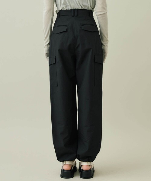 STUDIOUS（ステュディオス）の「【STUDIOUS/ステュディオス】コットンタイプライターカーゴパンツ〈洗える〉（カーゴパンツ・レディース・ホワイト/ブラック・1/2）」の5枚目の写真