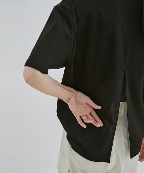 SALON adam et rope'(サロン アダム エ ロペ)の「【WEB限定】【接触冷感・吸水速乾】バックスリットシアーTシャツ(Tシャツ/カットソー・レディース・ブラック/オフホワイト/ライトグリーン・FREE)」の3枚目の写真