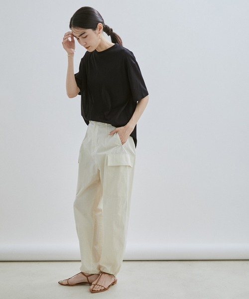 SALON adam et rope'(サロン アダム エ ロペ)の「【WEB限定】【接触冷感・吸水速乾】バックスリットシアーTシャツ(Tシャツ/カットソー・レディース・ブラック/オフホワイト/ライトグリーン・FREE)」の17枚目の写真