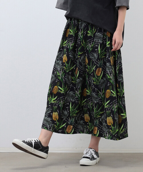 Purple&Yellow(パープルアンドイエロー)の「レーヨン アロハギャザースカート(スカート・レディース・イエロー/ブラック・FREE)」の1枚目の写真