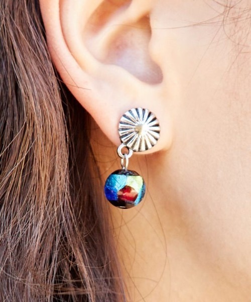 チャイハネ（チャイハネ）の「【チャイハネ】ホタル玉サンコンチョピアス（ピアス（両耳用）・レディース・マルチ/ブルー・FREE）」の4枚目の写真