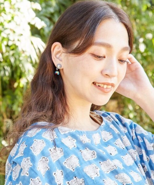 チャイハネ（チャイハネ）の「【チャイハネ】ホタル玉サンコンチョピアス（ピアス（両耳用）・レディース・マルチ/ブルー・FREE）」の5枚目の写真