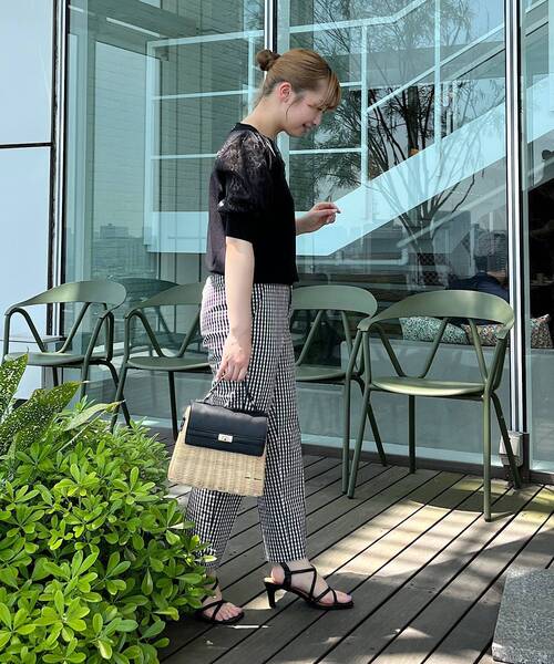 couture brooch（クチュールブローチ）の「◆【ふんわりシアーなパフ袖で華奢見え。】オーガンレース袖ニット（ニット/セーター・レディース・ライトグレー/アイボリー/ブラック・38/42）」の11枚目の写真