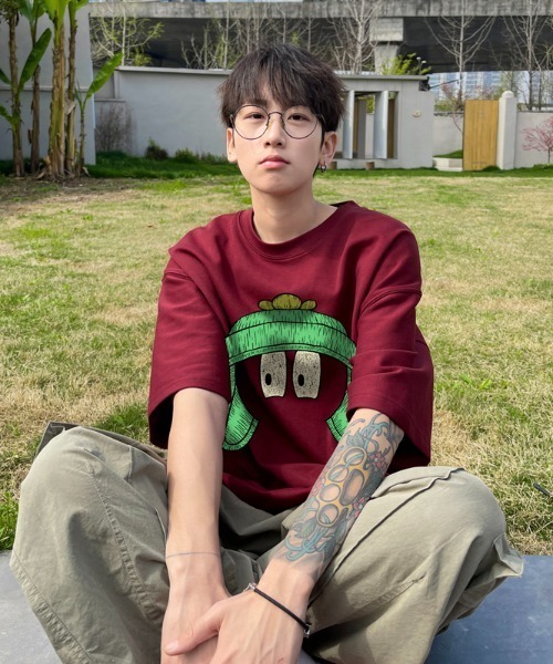 MGV(エムジーヴィー)の「センタープリントロゴTシャツ(Tシャツ/カットソー・メンズ・ブルー/ダークグレー/ホワイト/グリーン/レッド/ブラック/ベージュ・MEDIUM/LARGE/X-LARGE)」の1枚目の写真