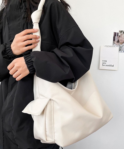 SVEC(シュベック)の「サイドポケット ノット ショルダーバッグ(ショルダーバッグ・レディース・ホワイト/ブラック・FREE)」の7枚目の写真