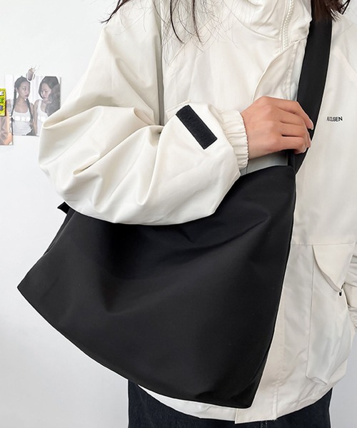 SVEC(シュベック)の「サイドポケット ノット ショルダーバッグ(ショルダーバッグ・レディース・ホワイト/ブラック・FREE)」の14枚目の写真