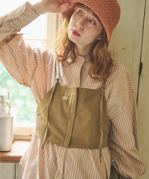 Crisp（クリスプ）の「フロントジップキャミトップス（キャミソール・レディース・ブラック/アイボリー/ベージュ・FREE）」の3枚目の写真