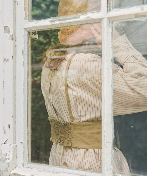 Crisp（クリスプ）の「フロントジップキャミトップス（キャミソール・レディース・ブラック/アイボリー/ベージュ・FREE）」の4枚目の写真