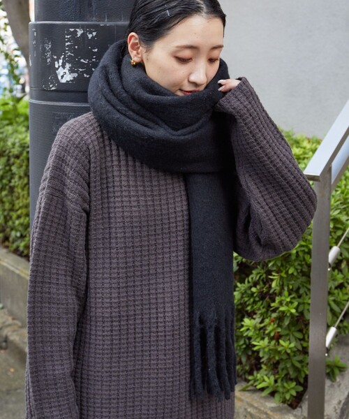 FREAK'S STORE(フリークスストア)の「限定展開 カラー ボリューム マフラー(マフラー・レディース・ブラック/オフホワイト/サックスブルー/ベージュ/グリーン・ONE SIZE)」の3枚目の写真