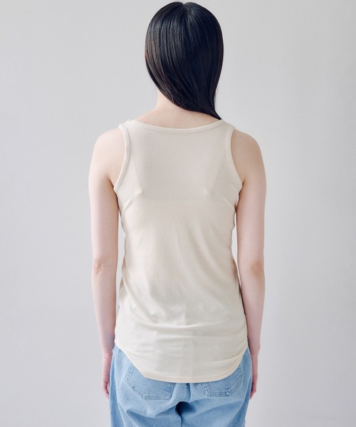 フェリシモMama(フェリシモママ)の「Moredde 見せインナーなのに授乳ができる 胸チラしにくいカップ付きテレコリブタンクトップ(マタニティウェア/グッズ・レディース・ホワイト/ブラック・MEDIUM/LARGE/X-LARGE)」の10枚目の写真