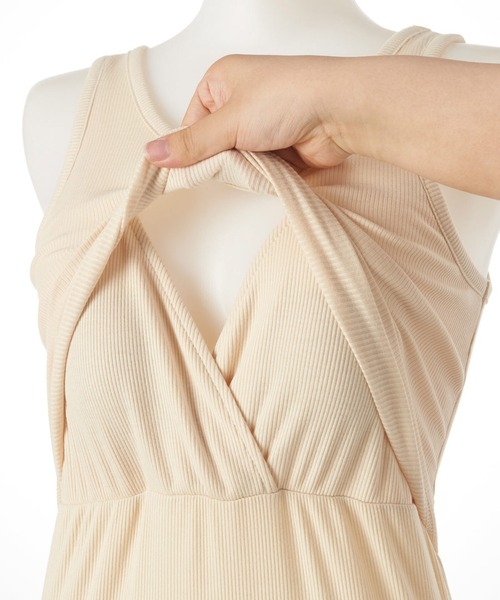 フェリシモMama(フェリシモママ)の「Moredde 見せインナーなのに授乳ができる 胸チラしにくいカップ付きテレコリブタンクトップ(マタニティウェア/グッズ・レディース・ホワイト/ブラック・MEDIUM/LARGE/X-LARGE)」の15枚目の写真