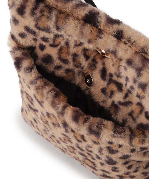 SHOO・LA・RUE(シューラルー)の「◆シーズンムード高まる フェイクファー ショルダーバッグ(ショルダーバッグ・レディース・ベージュ系2/ブラウン系1/アイボリー系2/ブラック系2/グレー系2・00)」の16枚目の写真