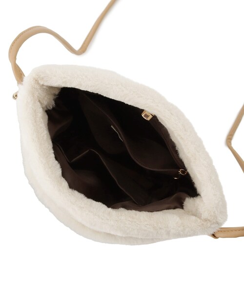 SHOO・LA・RUE(シューラルー)の「◆シーズンムード高まる フェイクファー ショルダーバッグ(ショルダーバッグ・レディース・ベージュ系2/ブラウン系1/アイボリー系2/ブラック系2/グレー系2・00)」の18枚目の写真