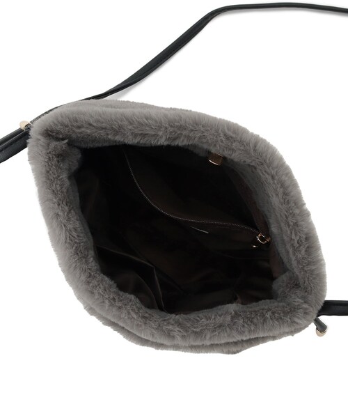 SHOO・LA・RUE(シューラルー)の「◆シーズンムード高まる フェイクファー ショルダーバッグ(ショルダーバッグ・レディース・ベージュ系2/ブラウン系1/アイボリー系2/ブラック系2/グレー系2・00)」の19枚目の写真