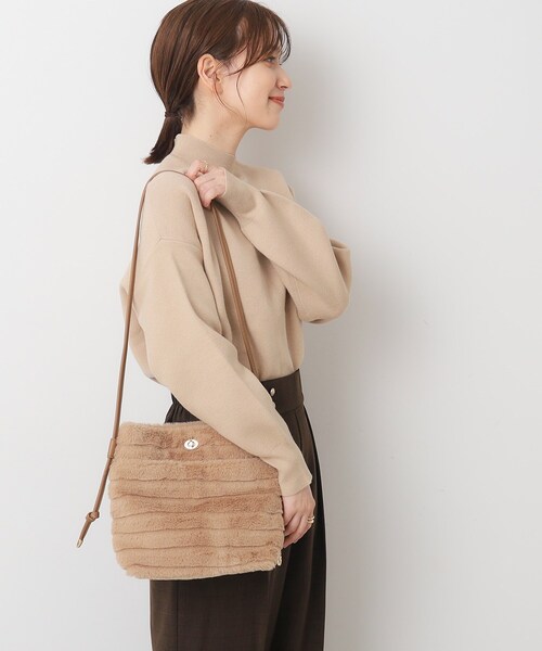 SHOO・LA・RUE(シューラルー)の「◆シーズンムード高まる フェイクファー ショルダーバッグ(ショルダーバッグ・レディース・ベージュ系2/ブラウン系1/アイボリー系2/ブラック系2/グレー系2・00)」の7枚目の写真