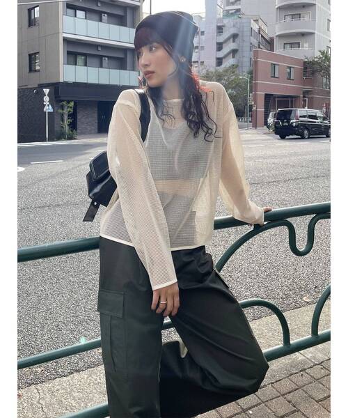 MURUA（ムルーア）の「メッシュシアーカットトップス（Tシャツ/カットソー・レディース・カーキ/ブラック/アイボリー・FREE）」の13枚目の写真