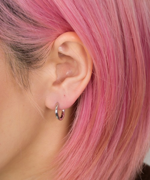 TOM WOOD(トムウッド)の「【TOMWOOD】Classic Hoop Small クラシックフープ スモール シルバー ピアス(ピアス(両耳用)・レディース・シルバー・FREE)」の4枚目の写真