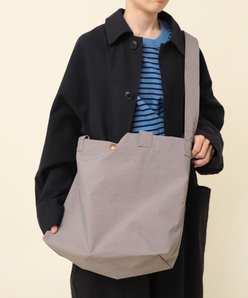 RNA-N（アールエヌエーエヌ）の「E4975 リサイクルナイロン撥水２ＷＡＹショルダー（ショルダーバッグ・レディース・グレー/ナチュラル/ブラック・FREE）」の3枚目の写真