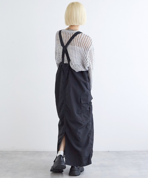 w closet（ダブルクローゼット）の「サスペンダー付きカーゴスカート