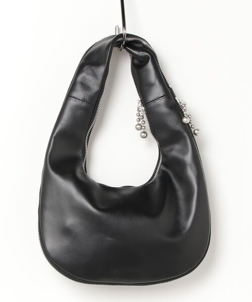 beautiful people(ビューティフルピープル)の「MOBIOUS BAG IN COW HIDE S(ハンドバッグ・レディース・ブラック・ONE SIZE)」の2枚目の写真