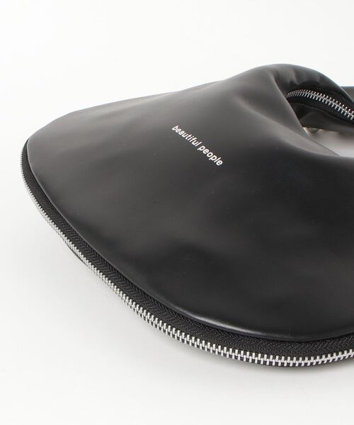 beautiful people(ビューティフルピープル)の「MOBIOUS BAG IN COW HIDE S(ハンドバッグ・レディース・ブラック・ONE SIZE)」の3枚目の写真