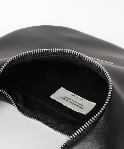 beautiful people(ビューティフルピープル)の「MOBIOUS BAG IN COW HIDE S(ハンドバッグ・レディース・ブラック・ONE SIZE)」の5枚目の写真