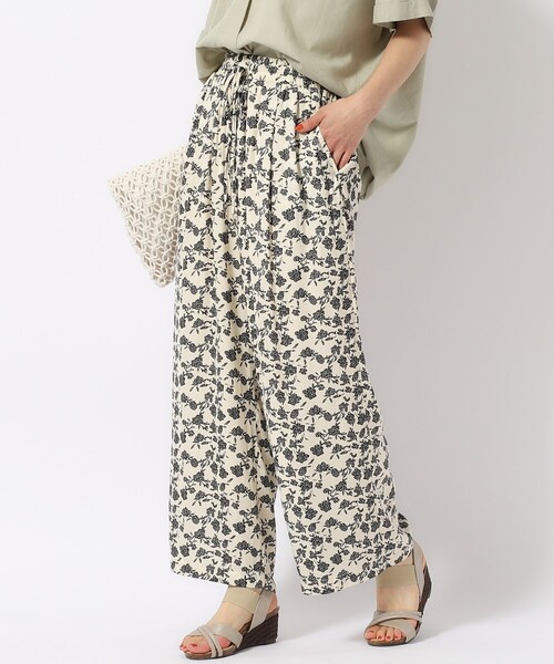 DRESKIP(ドレスキップ)の「◆【M-LL/選べる着丈】すっきりキレイ見え サテンワイドパンツ(その他パンツ・レディース・ブルー/ナチュラル/チャコールグレー/ブラック系5/ホワイト系8/ブラック系/ホワイト系3/スモーキーグリーン系・42/40/38/04/03/02)」の2枚目の写真