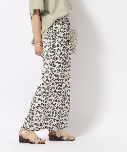 DRESKIP(ドレスキップ)の「◆【M-LL/選べる着丈】すっきりキレイ見え サテンワイドパンツ(その他パンツ・レディース・ブルー/ナチュラル/チャコールグレー/ブラック系5/ホワイト系8/ブラック系/ホワイト系3/スモーキーグリーン系・42/40/38/04/03/02)」の9枚目の写真