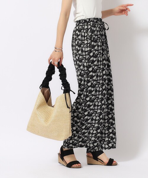 DRESKIP(ドレスキップ)の「◆【M-LL/選べる着丈】すっきりキレイ見え サテンワイドパンツ(その他パンツ・レディース・ブルー/ナチュラル/チャコールグレー/ブラック系5/ホワイト系8/ブラック系/ホワイト系3/スモーキーグリーン系・42/40/38/04/03/02)」の13枚目の写真