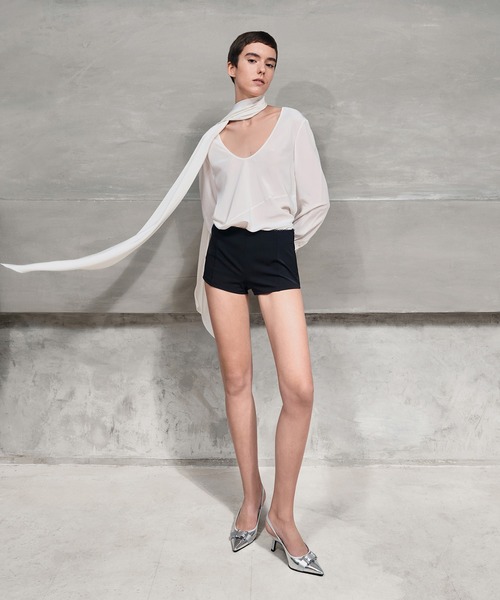 CHARLES & KEITH（チャールズ & キース）の「バックル ポインデッドトゥスリングバックパンプス（パンプス・レディース・ブラック/オフホワイト/シルバー・22.5cm/23cm/23.5cm/24.5cm/25cm）」の6枚目の写真