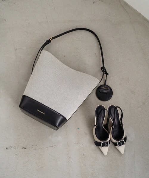 CHARLES & KEITH（チャールズ & キース）の「バックル ポインデッドトゥスリングバックパンプス（パンプス・レディース・ブラック/オフホワイト/シルバー・22.5cm/23cm/23.5cm/24.5cm/25cm）」の12枚目の写真