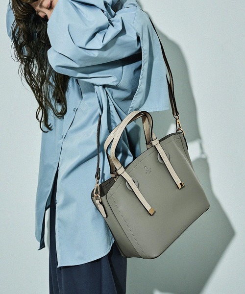 D.KELLY（ディーケリー）の「D.KELLY フロントポケット バイカラー2wayトートバッグ ミデトートバッグ ショルダーバッグ レディース バッグ（トートバッグ・レディース・ネイビー/グレー/ブルー/グレイッシュベージュ/アイボリー/ブラック/キャメル/ピンク/レッド/マスタード・ONE SIZE）」の4枚目の写真