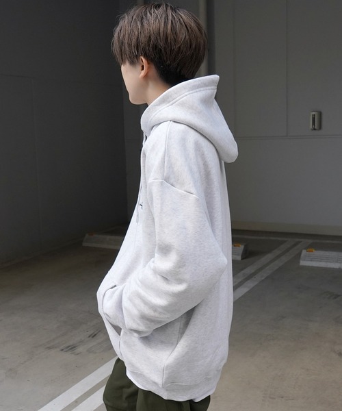 即完売 CULLNI プルオーバーパーカー 刺繍 ビックシルエット 2 白 即完売 CULLNI プルオーバーパーカー 刺繍 ビックシルエット 2