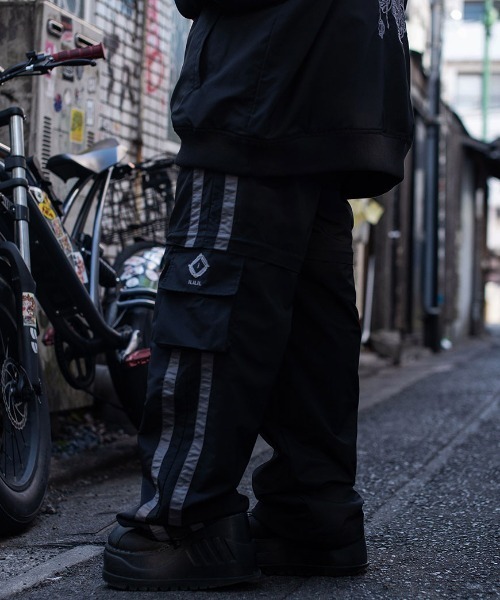 『ililil/イルイルイル』【地元で一番こえ～奴のパンツ】サイドラインテープ2wayナイロンパンツ