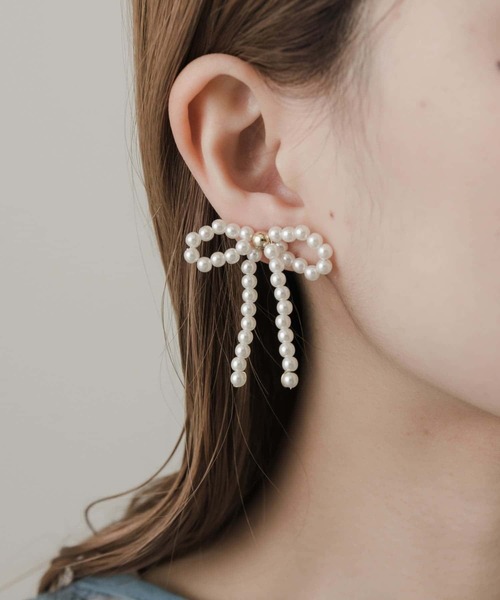 SMELLY（スメリー）の「パールリボンイヤリング（イヤリング・レディース・アイボリー・-）」の3枚目の写真