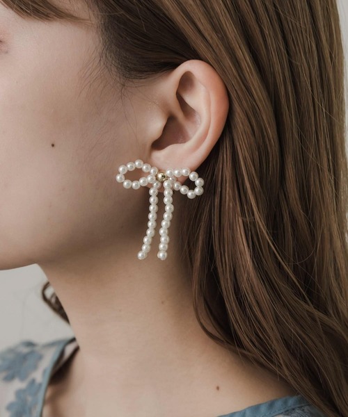 SMELLY（スメリー）の「パールリボンイヤリング（イヤリング・レディース・アイボリー・-）」の5枚目の写真