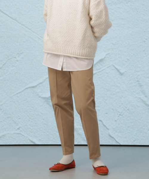 Apo(s)ture(アポスチャー)の「NORAH-002/サテンストレッチテーパードパンツ(その他パンツ・レディース・ベージュ/ネイビー/モカ/ブラック・XS/S/M/L/XL)」の3枚目の写真