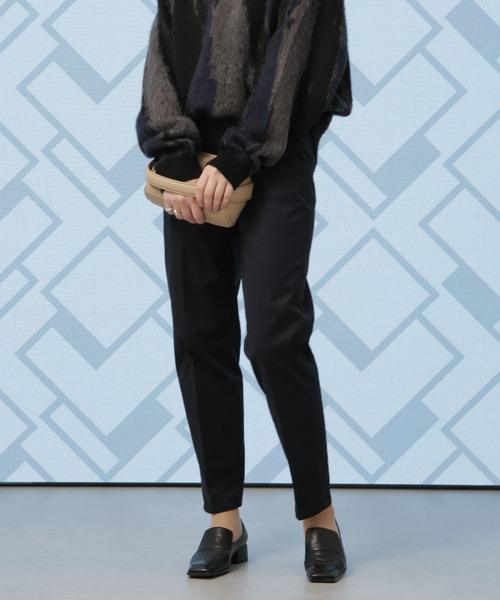 Apo(s)ture(アポスチャー)の「NORAH-002/サテンストレッチテーパードパンツ(その他パンツ・レディース・ベージュ/ネイビー/モカ/ブラック・XS/S/M/L/XL)」の4枚目の写真