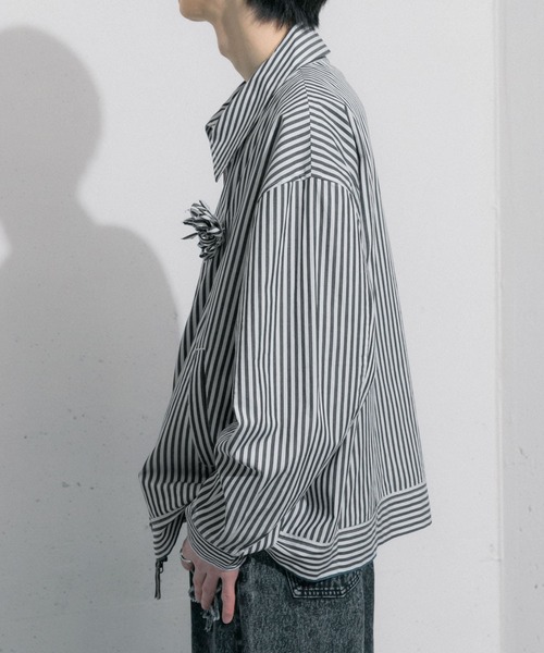 SENSE OF PLACE by URBAN RESEARCH(センスオブプレイスバイアーバンリサーチ)の「hxcyyd × SOP ストライプフラワーコサージュシャツブルゾン(UNISEX)(ブルゾン・メンズ・その他1/その他2・MEDIUM/LARGE)」の7枚目の写真