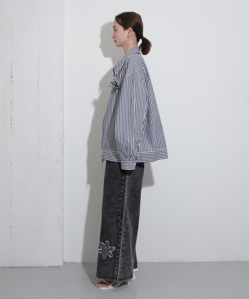 SENSE OF PLACE by URBAN RESEARCH(センスオブプレイスバイアーバンリサーチ)の「hxcyyd × SOP ストライプフラワーコサージュシャツブルゾン(UNISEX)(ブルゾン・メンズ・その他1/その他2・MEDIUM/LARGE)」の15枚目の写真