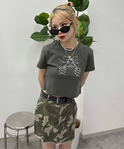 sedacle girl(セダクルガール)の「レースアップリボン クロップドT(Tシャツ/カットソー・レディース・オフホワイト/チャコールグレー・SMALL/MEDIUM)」の1枚目の写真