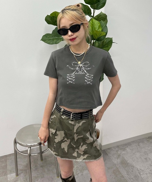 sedacle girl(セダクルガール)の「レースアップリボン クロップドT(Tシャツ/カットソー・レディース・オフホワイト/チャコールグレー・SMALL/MEDIUM)」の17枚目の写真