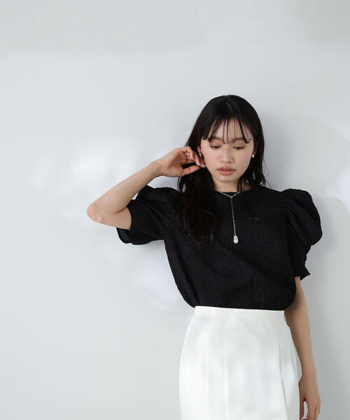 NATURAL BEAUTY BASIC（ナチュラルビューティーベーシック）の「◇ふくれジャガードボリュームスリーブブラウス（シャツ/ブラウス・レディース・ブラック/オフホワイト・SMALL/MEDIUM）」の20枚目の写真