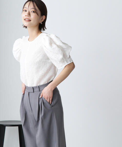NATURAL BEAUTY BASIC（ナチュラルビューティーベーシック）の「◇ふくれジャガードボリュームスリーブブラウス（シャツ/ブラウス・レディース・ブラック/オフホワイト・SMALL/MEDIUM）」の8枚目の写真