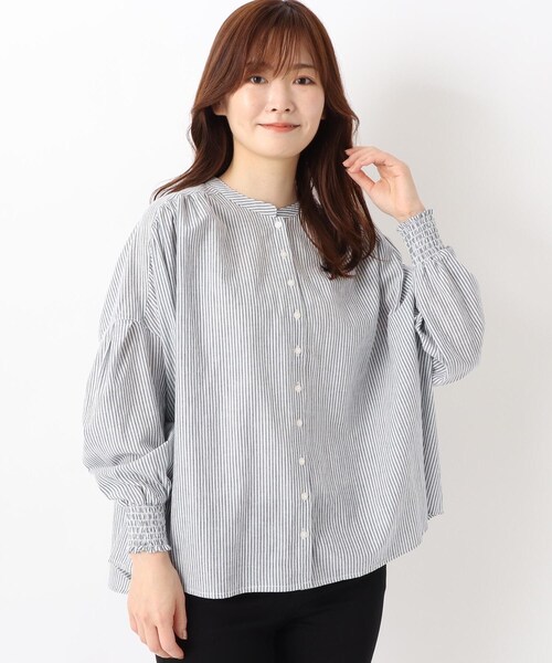 one'sterrace(ワンズテラス)の「袖シャーリング コットンブラウス(シャツ/ブラウス・レディース・ブラック系8/アイボリー系8/イエロー系8・02)」の2枚目の写真