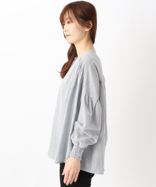 one'sterrace(ワンズテラス)の「袖シャーリング コットンブラウス(シャツ/ブラウス・レディース・ブラック系8/アイボリー系8/イエロー系8・02)」の6枚目の写真